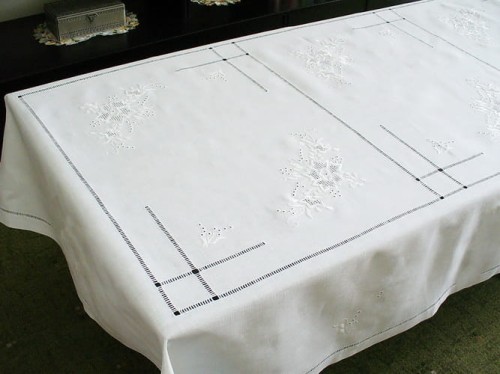 Obrusy z haftem ręcznym "Róża makowska M"