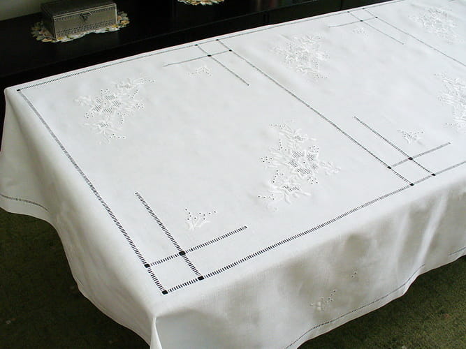 Obrusy z haftem ręcznym "Róża makowska M"