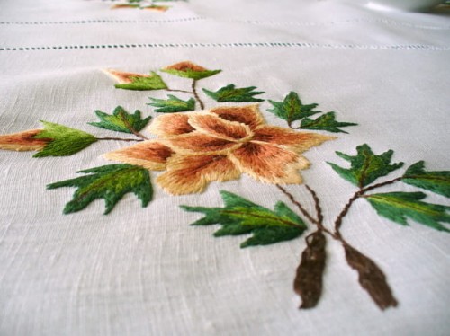 Obrusy haftowane ręcznie "Róża Herbaciana"