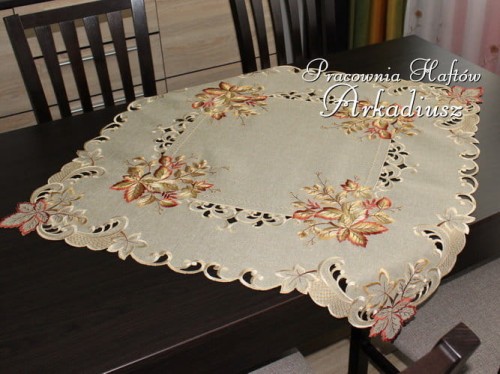 Serweta haftowana "liście" 85x85