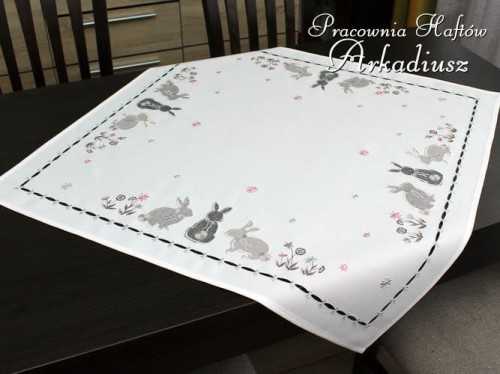 Serweta wielkanocna "szare zajączki" 85x85
