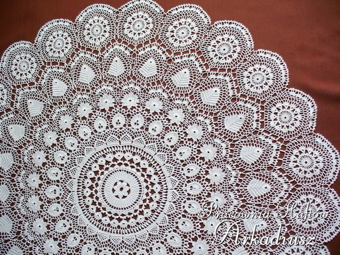 Koronka koniakowska Ø 100 cm. biała