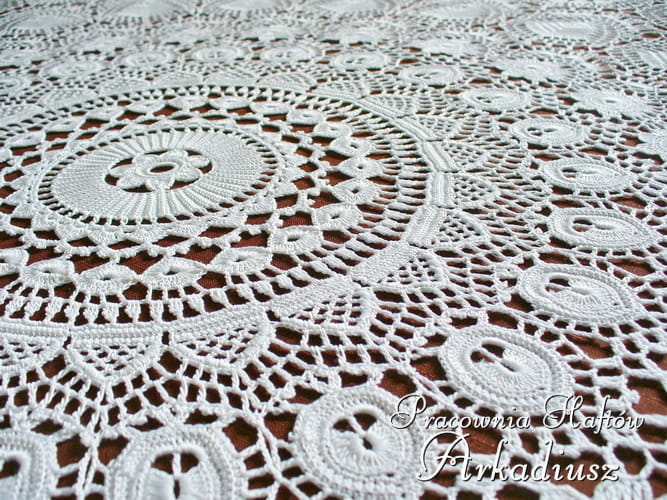 Koronka koniakowska Ø 100 cm. biała