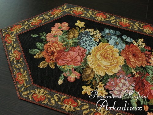Bieżniki gobelinowe "Róże na czarnym"
