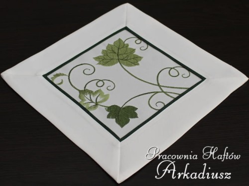 Serweta haftowana "zielone liście" 30x30 cm