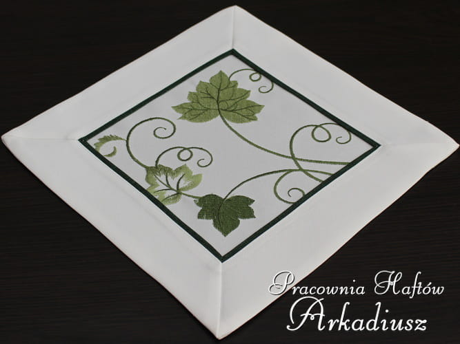 Serweta haftowana "zielone liście" 30x30 cm