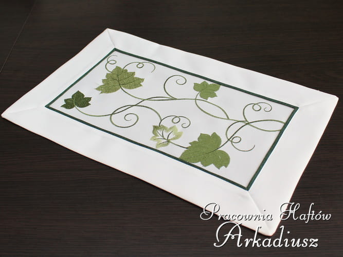Serweta haftowana "zielone liście" 30x45 cm