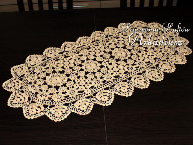 Owalna koronka koniakowska 32x70 beż