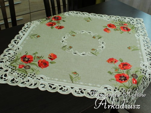 Serweta haftowana "maki" 85x85