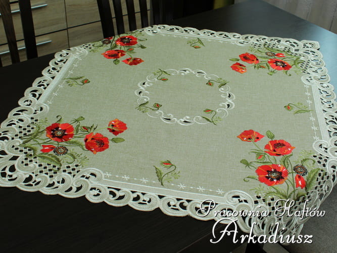 Serweta haftowana "maki" 85x85