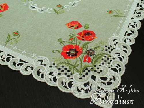 Serweta haftowana "maki" 85x85