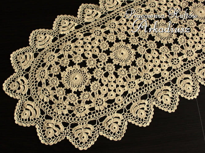 Owalna koronka koniakowska beżowa