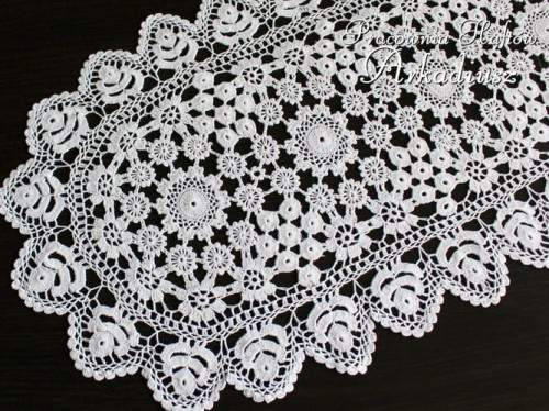 Owalna koronka koniakowska  biała