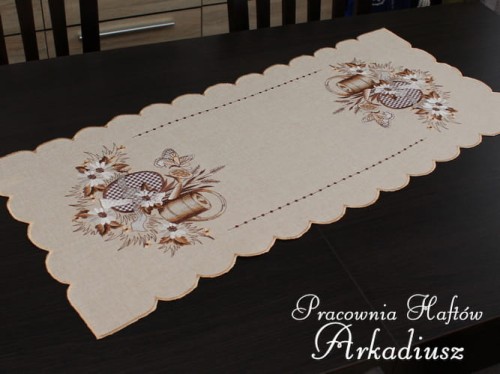 Beżowy bieżnik wielkanocny "Jajko w kratę" 40x85