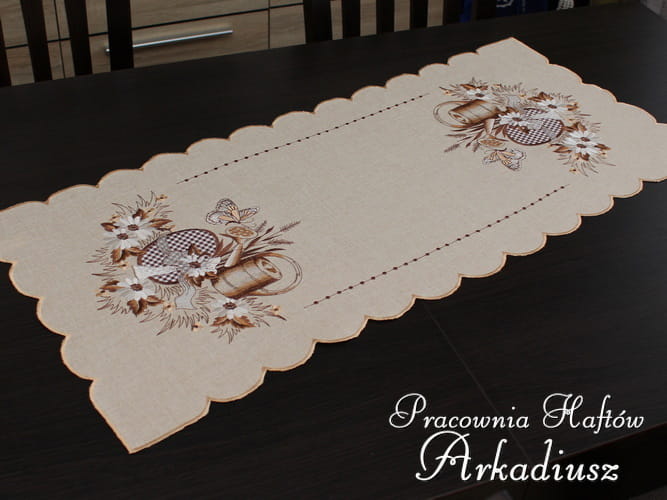 Beżowy bieżnik wielkanocny "Jajko w kratę" 40x85