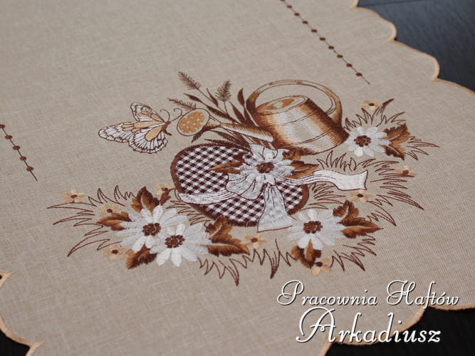 Beżowe bieżniki wielkanocne "Jajko w kratę"