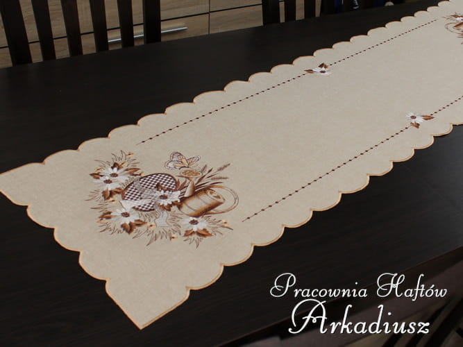 Beżowy bieżnik wielkanocny "Jajko w kratę" 40x140