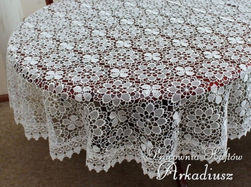 Okrągłe obrusy gipiurowe "Kwiaty"