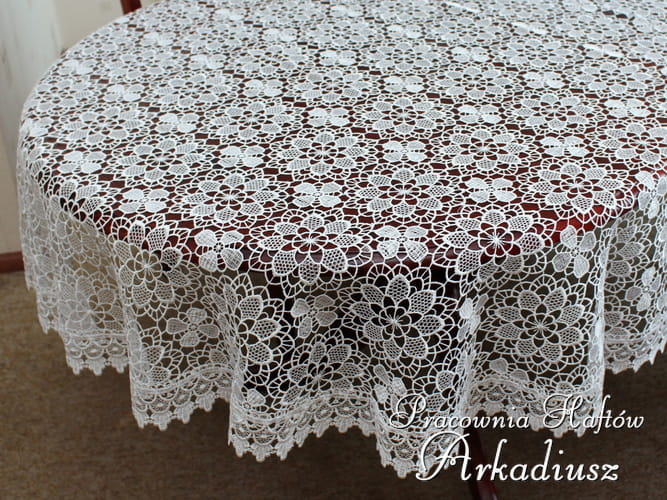 Okrągłe obrusy gipiurowe "Kwiaty"