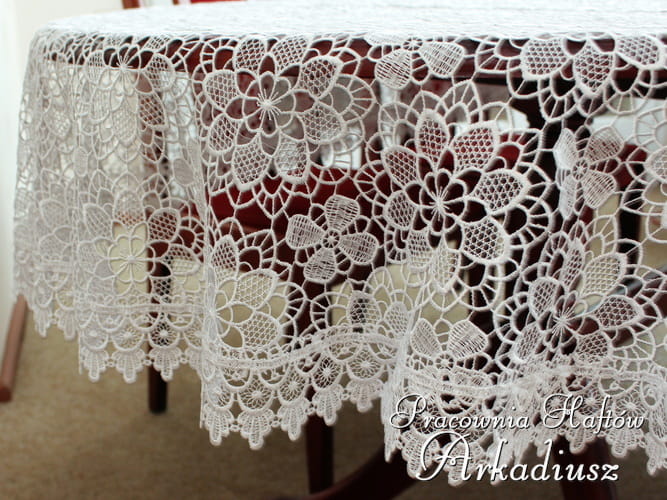 Okrągłe obrusy gipiurowe "Kwiaty"