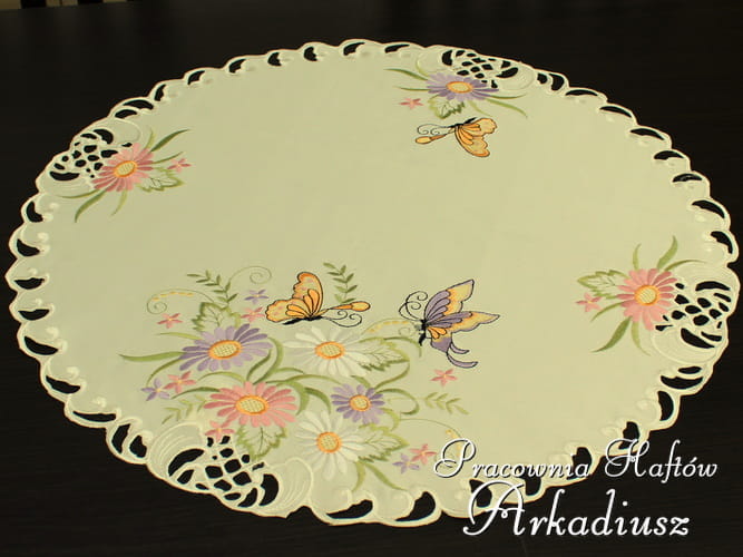 Serweta haftowana "Motyle na kwiatach" O60