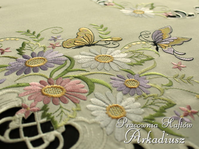 Serwety haftowane "Motyle na kwiatach"