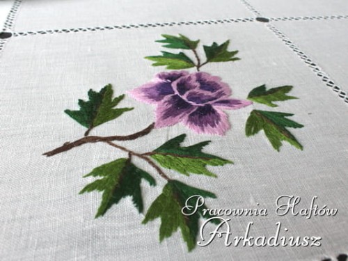 Serweta "Fioletowe róże" haft ręczny 80x80