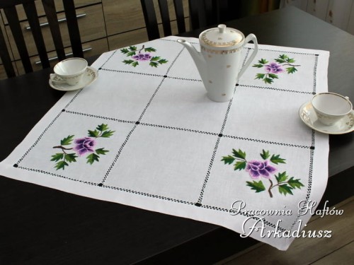 Serweta "Fioletowe róże" haft ręczny 80x80