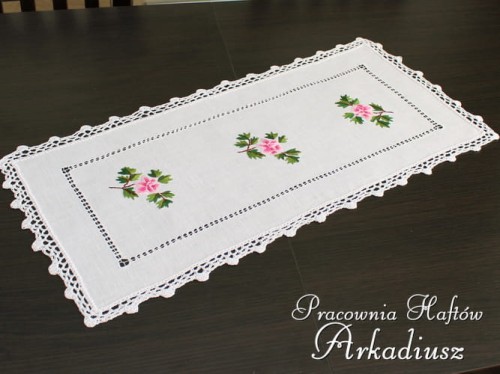 Bieżnik haftowany ręcznie "Różowe róże" 32x67