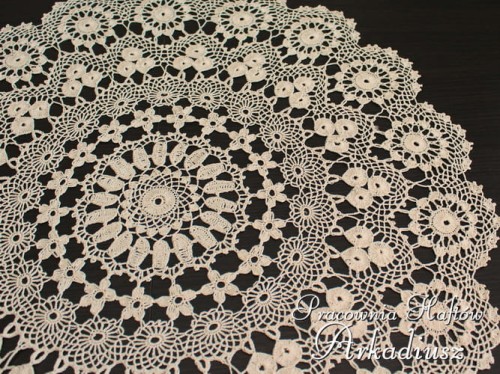 Koronka koniakowska Ø 70 beżowa