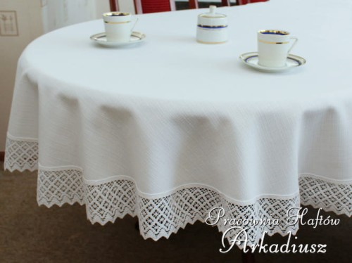 Owalne obrusy "Koronka Len" białe