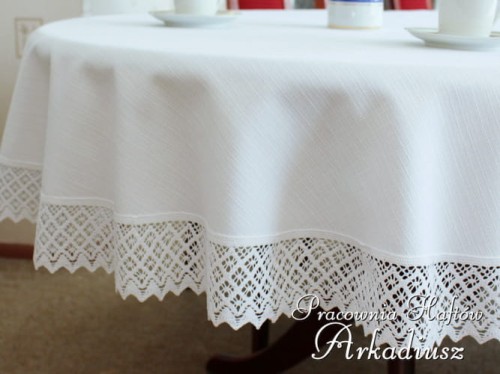 Owalne obrusy "Koronka Len" białe