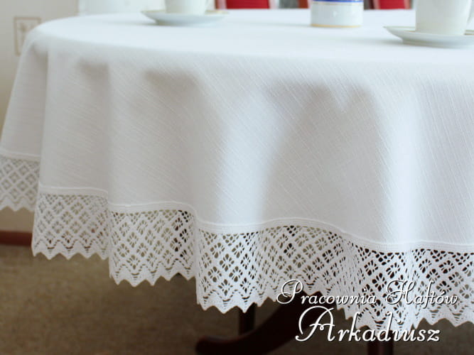 Owalne obrusy "Koronka Len" białe