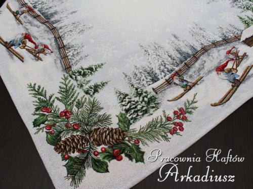 Gobelin świąteczny serweta 98x98 „krasnale na nartach”