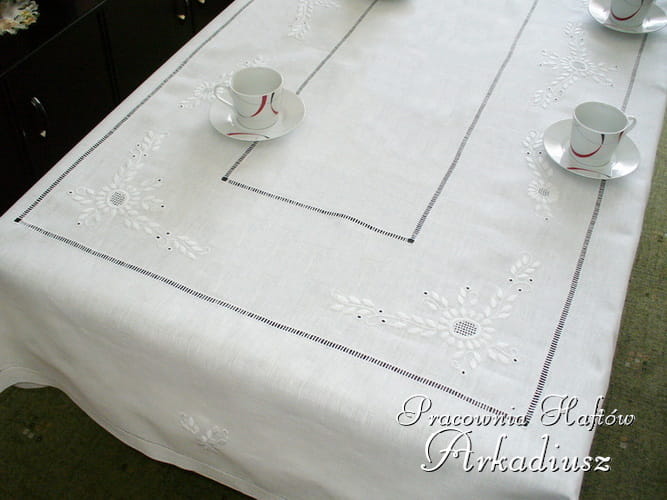 Obrusy lniane haftowane ręcznie "Margaretka"