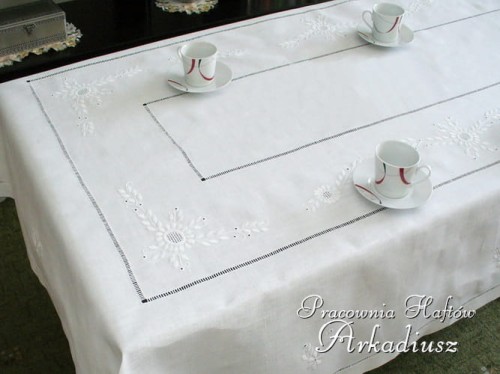 Obrusy lniane haftowane ręcznie "Margaretka"