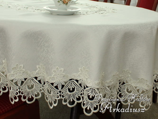 Okrągły obrus z gipiurą "Hania" ekri