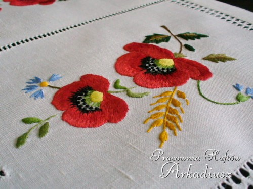 Bieżnik haftowany ręcznie "Maki z kłosem" 49x83