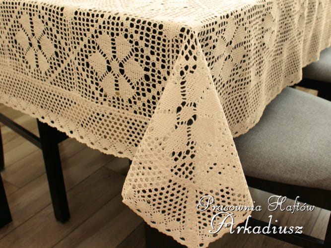 obrus koronkowy beżowy