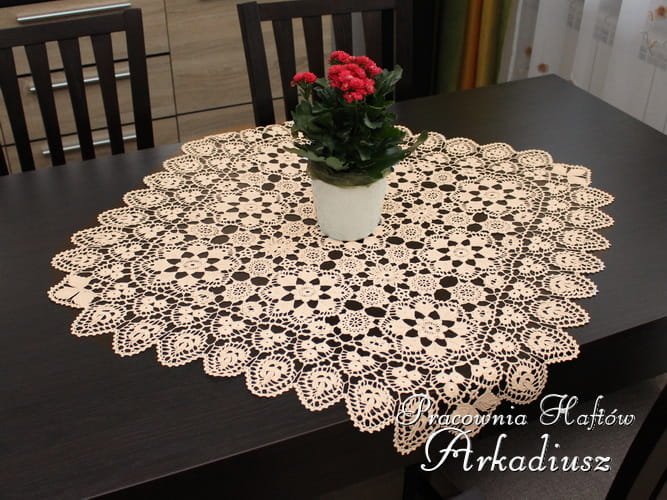 Kwadratowa koronka koniakowska 85x85 beżowa