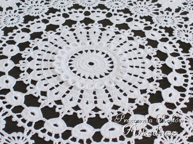 koronka koniakowska o średnicy 90cm