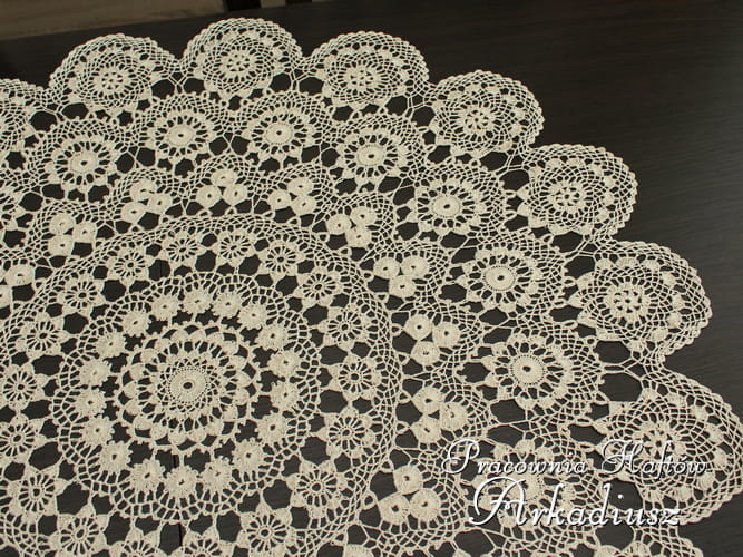 Okrągłą koronka koniakowska Ø 80 beżowa