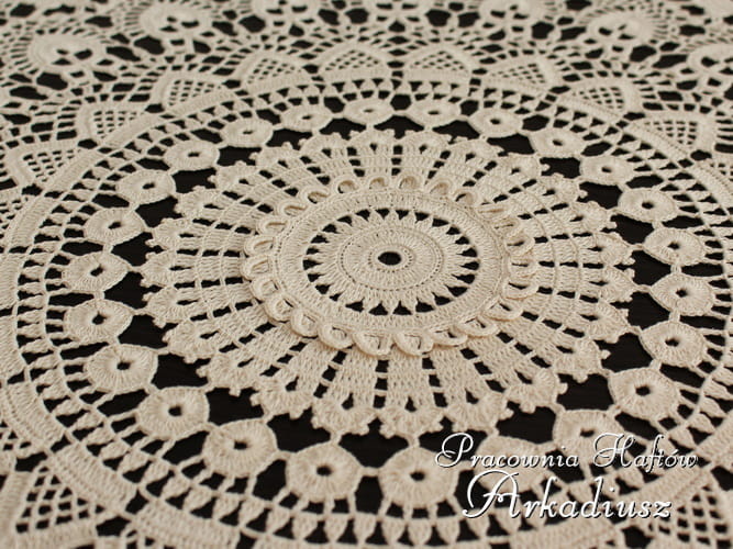 koronka koniakowska o średnicy 100 cm