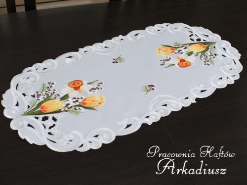 Bieżnik haftowany 35x70 "Wiosenny bukiet"