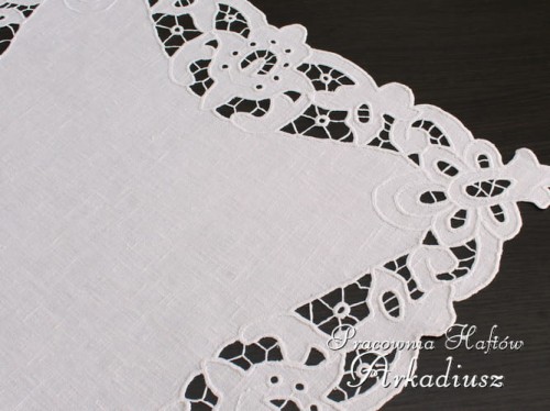 Serweta z ręcznym haftem richelieu 60x60