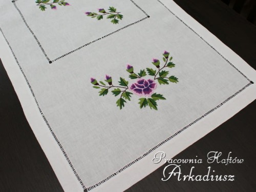 Bieżnik "Fioletowe róże" haft ręczny