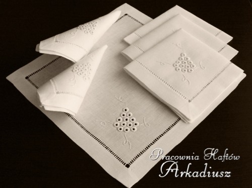 Komplet serwet haftowanych ręcznie "winogrona" 38x38 6 szt ekri