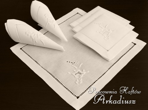 Serwetki lniane z ręcznym haftem komplet 6 szt. ekri