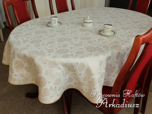 Owalne obrusy wielkanocne kremowo złote