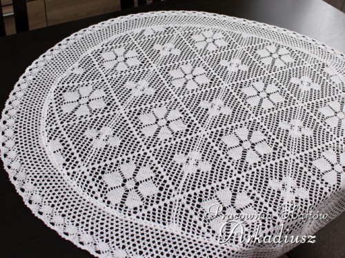 Okrągły obrus koronkowy biały